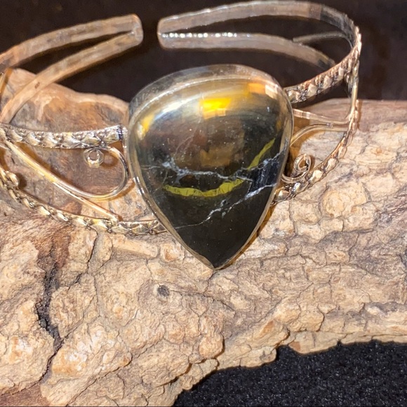 Exotic Pyrite teardrop handcrafted cuff - Picture 3 of 8